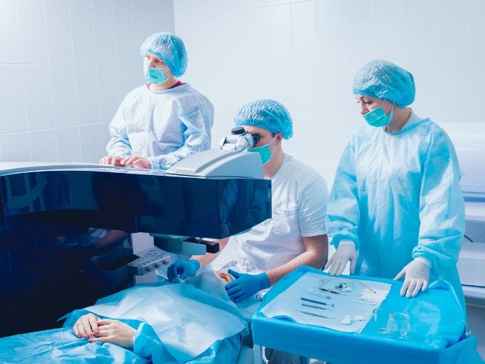 The Pros and Cons of Having LASIK Eye Surgery